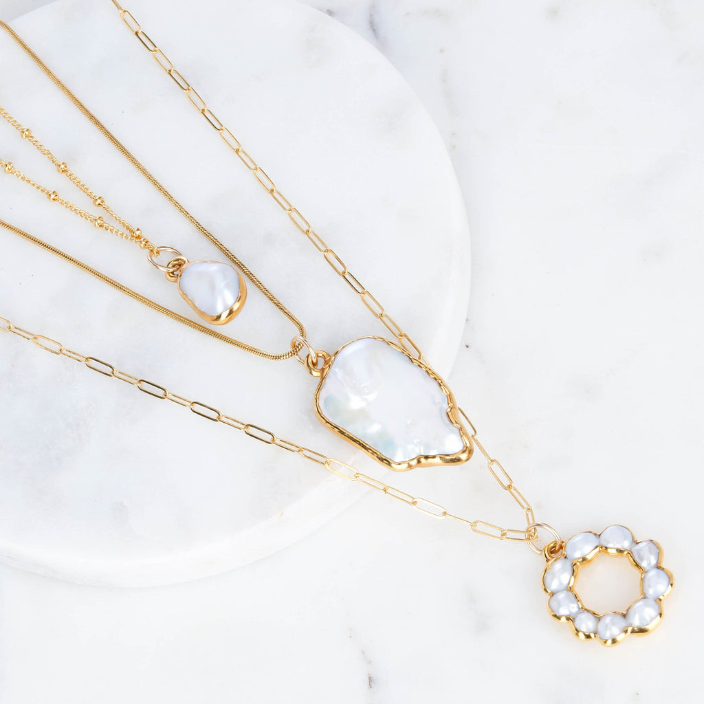 Daisy Pearl Necklace for Women, White Pearl Pendant, Celestial Necklace, Pearl Jewelry, Mother of Pearl Necklace, Pearl O-Ring Choker